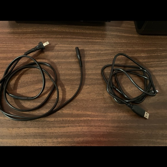 PlayStation 3 with 2 wireless controllers - Picture 5 of 5